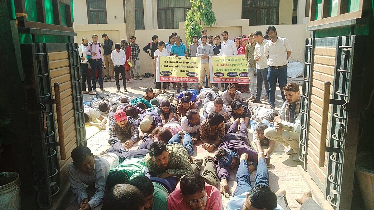 <a href="/DIPRRajasthan/">सूचना एवं जनसम्पर्क विभाग, राजस्थान सरकार</a> <a href="/BhajanlalBjp/">Bhajanlal Sharma</a> <a href="/KumariDiya/">Diya Kumari</a> <a href="/DrPremBairwa/">Dr Prem Chand Bairwa</a> <a href="/RajCMO/">CMO Rajasthan</a> <a href="/RajGovOfficial/">Government of Rajasthan</a> राजस्थान की हकीकत बयां करती तस्वीर जिसमें प्रदेश का युवा बीजेपी के वरिष्ठ नेता और मंत्री <a href="/DrKirodilalBJP/">Dr. Kirodi Lal Meena</a> के आवास पर छीनी गई नौकरी की बहाली दंडवत प्रणाम करके मांग रहे हैं जिससे कि इनके परिवार का छीना गया निवाला वापस मिल सके।
#युवामित्रों_को_बहाल_करो 
<a href="/BhajanlalBjp/">Bhajanlal Sharma</a> <a href="/ashokgehlot51/">Ashok Gehlot</a>