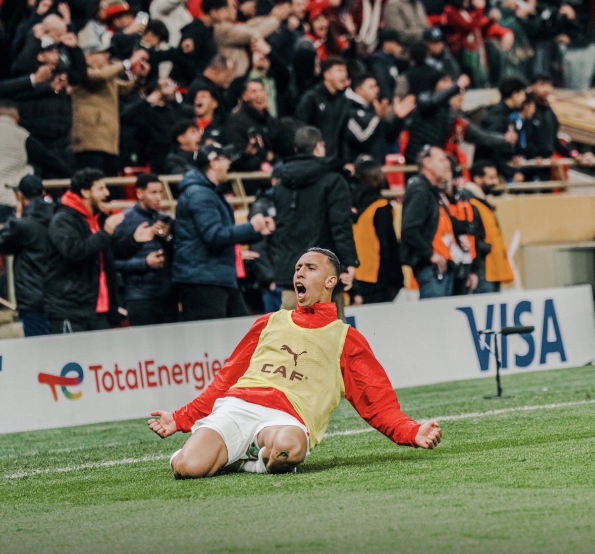 Attendez mais Rahimi il a vraiment celebrer un penalty comme un but ?