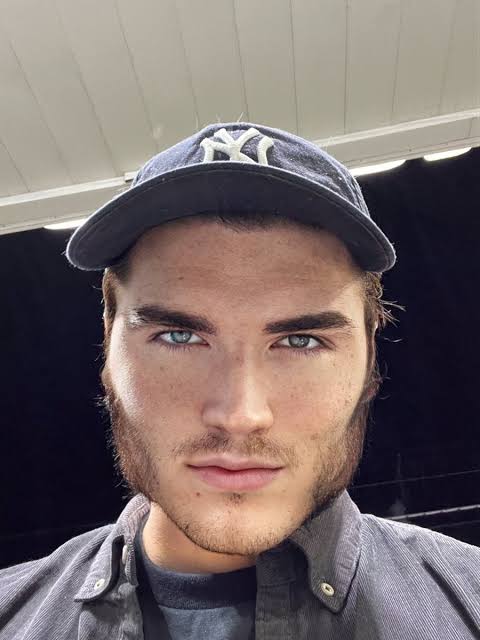 LikeATachyon's tweet image. Matthias can hit Vespa with an attack called "Omega Death Thunder Kick: Gigafuck Of Doom: Mark IV, 'I Bow To Thee, God Slayer' Enhanced", said attack is as powerful as ten billion big bangs happening all at once and Vespa would shrug it off and his face will look like this