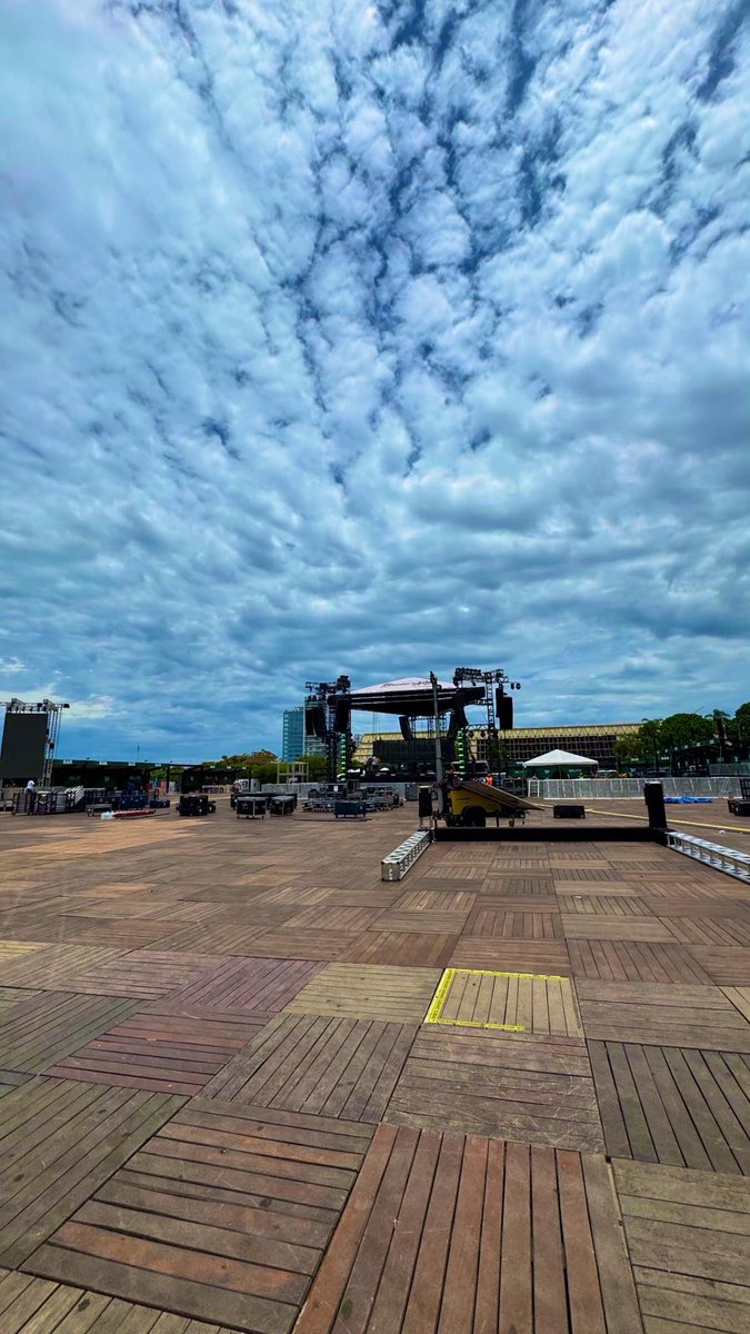 É AMANHÃ RIO! O palco dos “Ensaios da Anitta” no Rio de Janeiro está em finalização de montagem.