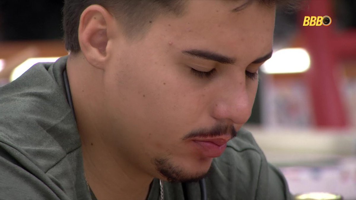 poponze's tweet image. Família diz que Pedro chegou em casa e não reconheceu os familiares:

“Esta delirando. Nem sabe que estava no BBB. Iremos interna-lo para sua recuperação. Pegamos ele no aeroporto, mas ele não reconheceu nem o pai e irmão. Acha que está na França, que a filha já nasceu”. #BBB26