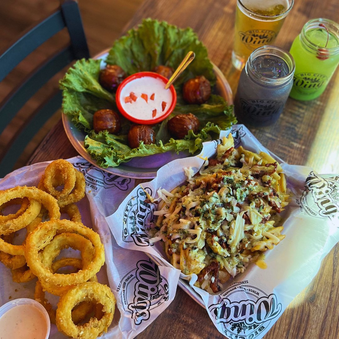 BigCityWingsTX's tweet photo. Table’s full🤤🤤these appetizers are meant for sharing… or not. #BigCityWings #HTownWingsJoint #Houstonwings #HTown https://t.co/smEl7iJWSr