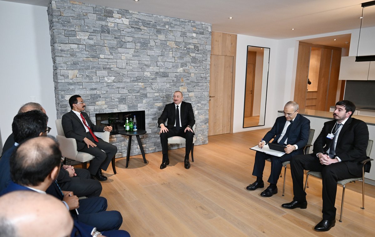 azpresident's tweet image. Prezident İlham Əliyev Davosda “DP World” şirkətlər qrupunun sədri və icraçı direktoru ilə görüşüb.

president.az/az/articles/vi…