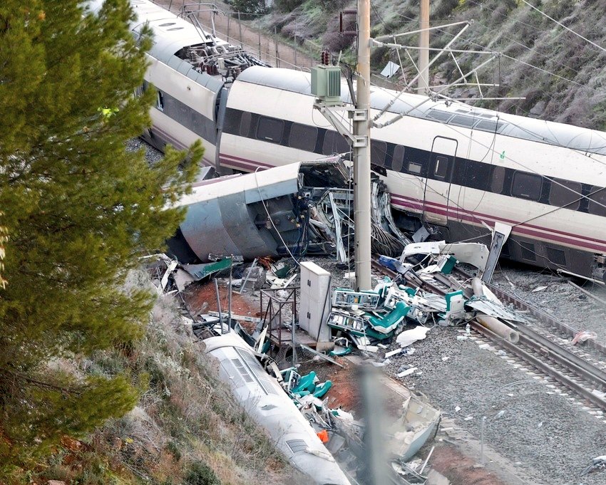 No estáis en el volcán, no estáis en las inundaciones, no estáis en los incendios, no estáis en los trenes.
¡Para que coño pagamos impuestos!
¡Pedazo HjsDLGP!🖕🏻
Si todos los actos de negligencia política, terminasen con penas de cárcel, os pondríais las pilas.
¡Basura política!
