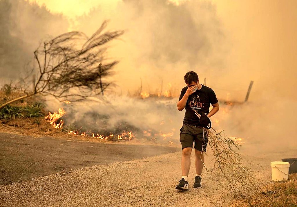 ElTeteCabrea0's tweet photo. No estáis en el volcán, no estáis en las inundaciones, no estáis en los incendios, no estáis en los trenes.
¡Para que coño pagamos impuestos!
¡Pedazo HjsDLGP!🖕🏻
Si todos los actos de negligencia política, terminasen con penas de cárcel, os pondríais las pilas.
¡Basura política! https://t.co/umuvlbLVNp
