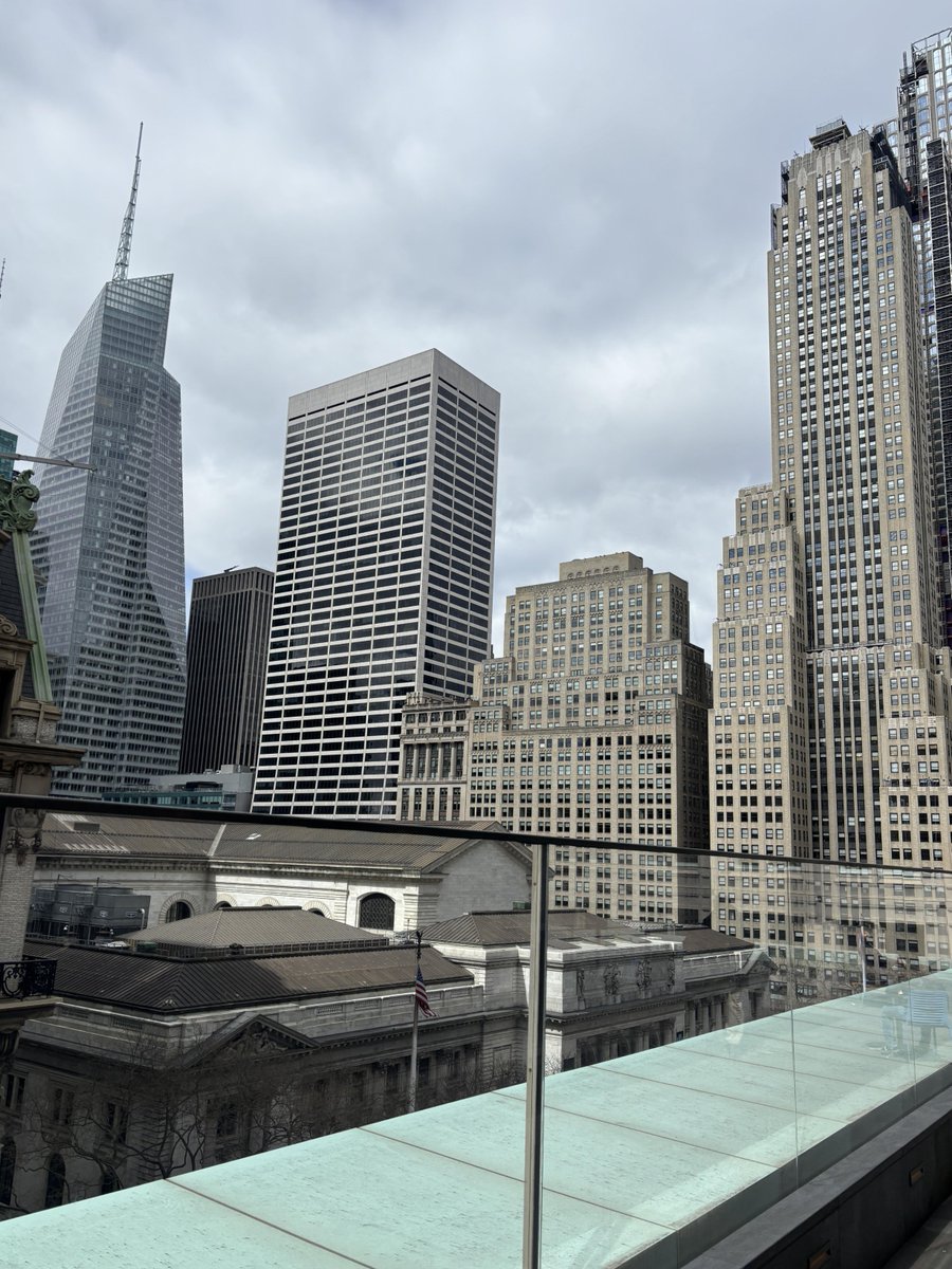 zencsdf's tweet image. American street art performances are not easy for anyone they deserve our utmost respect