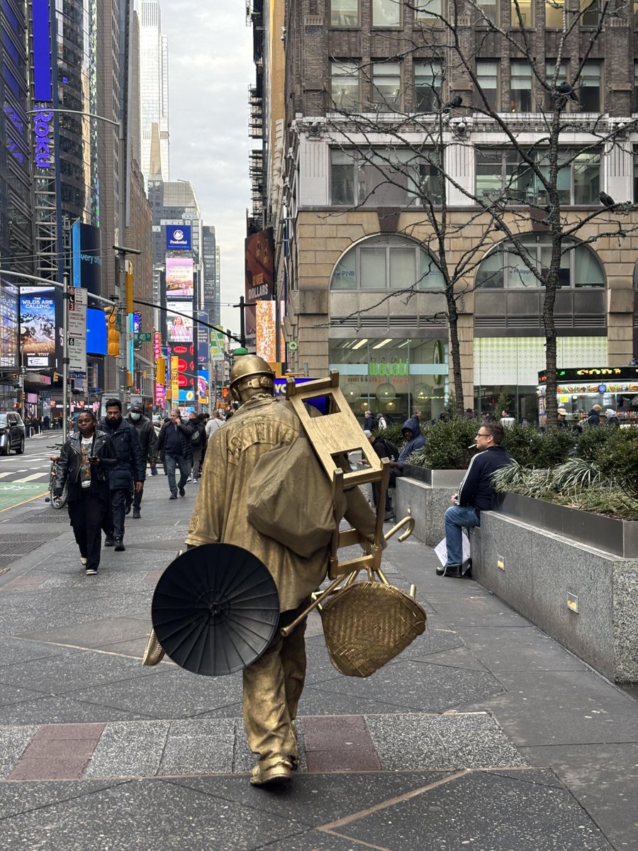 zencsdf's tweet image. American street art performances are not easy for anyone they deserve our utmost respect