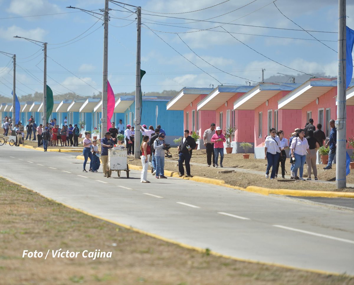 Buen Gobierno de #Nicaragua en Saludo a la Jornada Conmemorativa de nuestro Poeta Universal Rubén Darío, realizó este Lunes 19 de Enero la entrega de 105 Viviendas del Bloque G, en la “Urbanización Nuevas Victorias” a Familias de Managua.❤️🏘️

<a href="/VivaNicaragua13/">Viva Nicaragua</a> <a href="/Canal4Ni/">Canal 4 Nicaragua</a> <a href="/nuevaya/">La Nueva Radio YA</a>