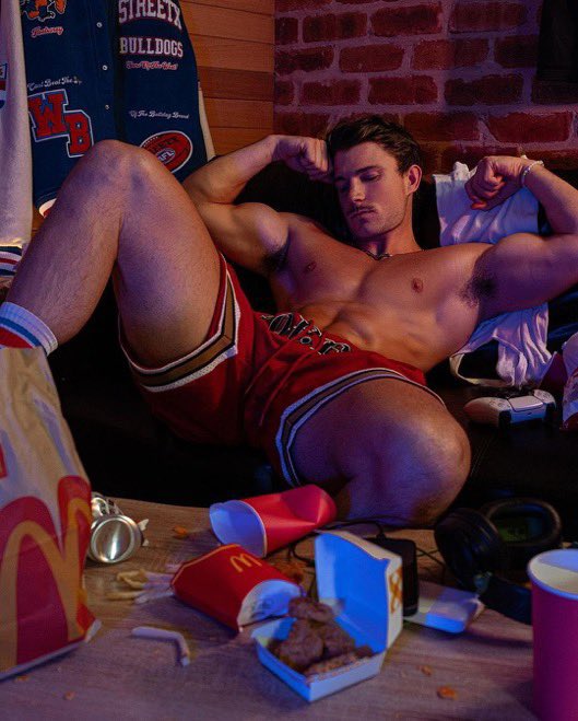 StanCommunityX's tweet photo. be honest, do you find this attractive? https://t.co/H1amUpTmyY