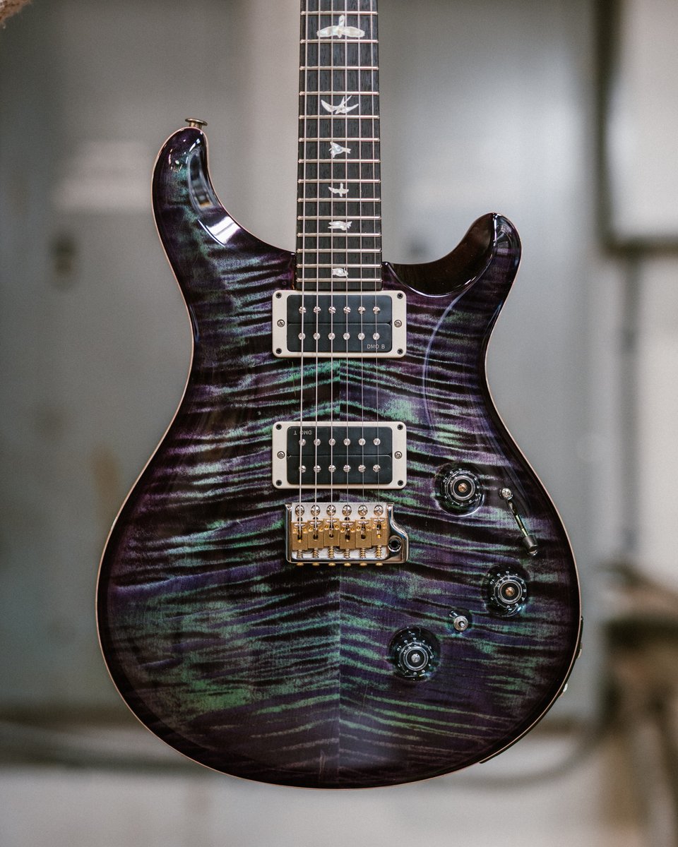prsguitars's tweet photo. Out of this world looks &amp; sound 🪐 Custom 24 Piezo in Aurora Borealis. https://t.co/nmBI3979WO