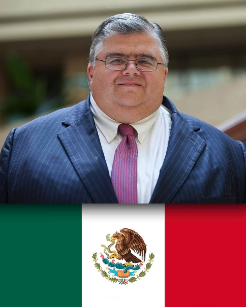 SocCivilMx's tweet image. 🇲🇽 Hoy se retiró Agustín Carstens del @BIS_org , el “banco de los bancos centrales”. Afuera lo estudian en Harvard/Oxford/MIT; aquí muchos ni lo ubicaban. Ironía nacional: nos falta reconocer talento serio… porque sin estabilidad, ¿quién paga el costo? Las familias.

Buen…
