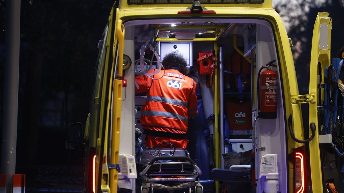 Que dolor: La niña de seis años que logró salir sola por una ventanilla del Alvia se convierte en la única superviviente de toda su familia, confirmándose el fallecimiento de sus padres, su hermano y su primo, habían venido a pasar unos días en Madrid para visitar el Bernabéu y