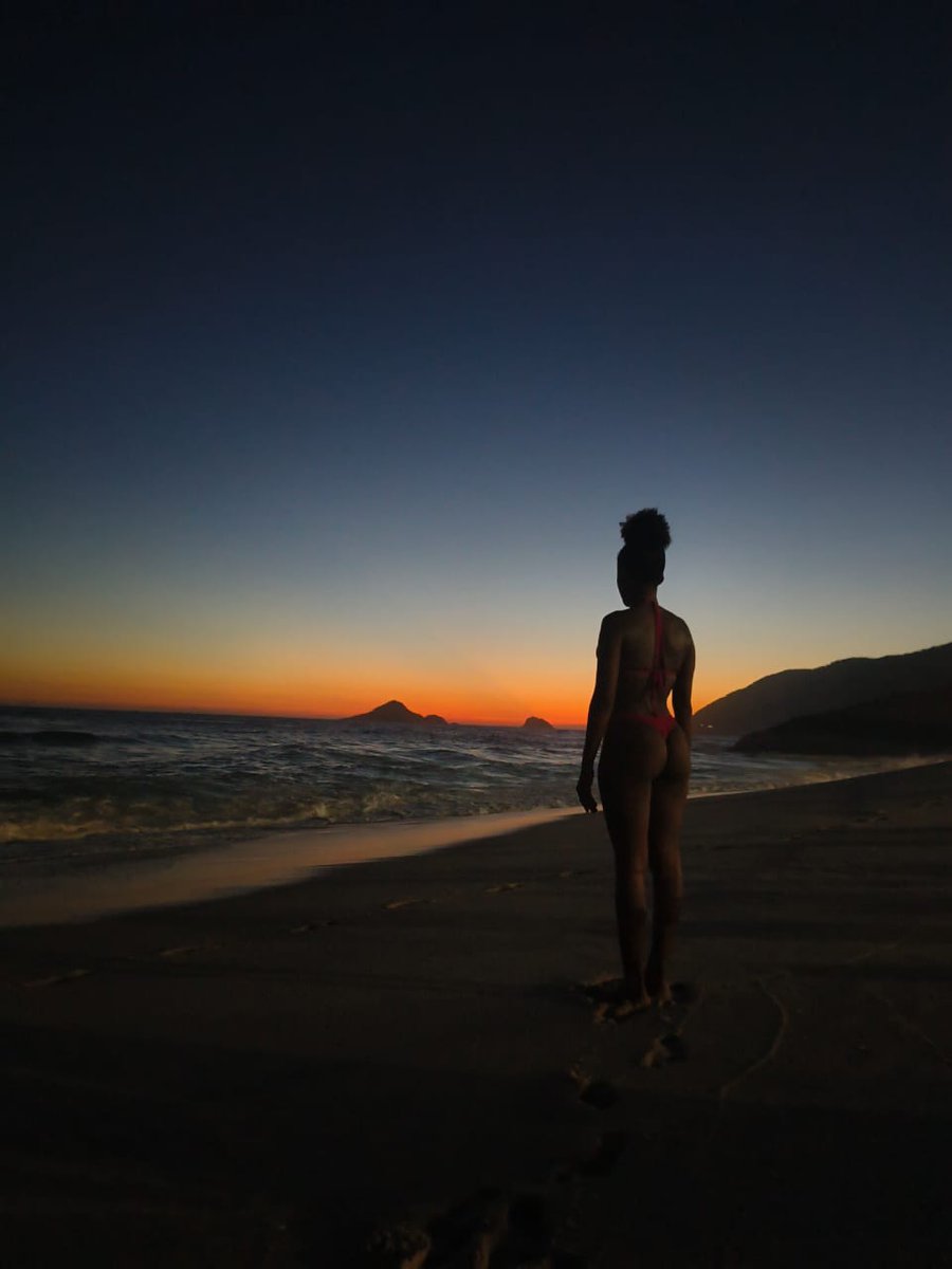 Larakhetlen18's tweet photo. 🌊🧡 https://t.co/pzCPVuvOB1
