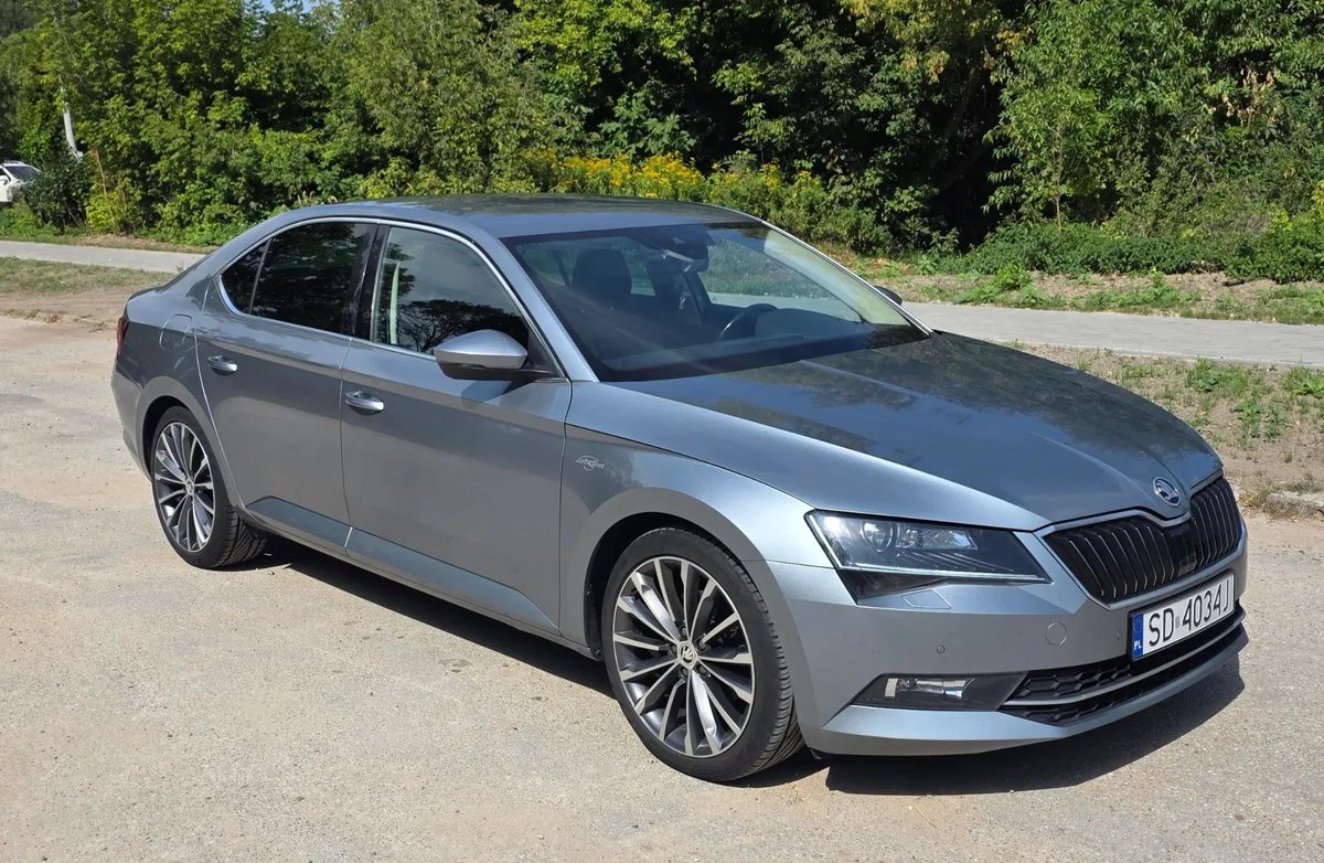Skoda superb.. şu arabadan çok passatın tutulmasını hiçbir zaman anlamicam gemi gibi araba