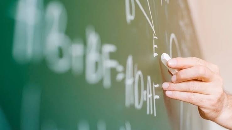 educativo95's tweet photo. Malestar docente y desprestigio del saber.

Algo está pasando con la educación, y no tiene que ver solo con leyes, currículos o resultados. Tiene que ver con la forma en que una sociedad mira al conocimiento y trata a quienes lo enseñan.
Este sábado con el título “No enseñar(👉) https://t.co/DiGFg6mNhK