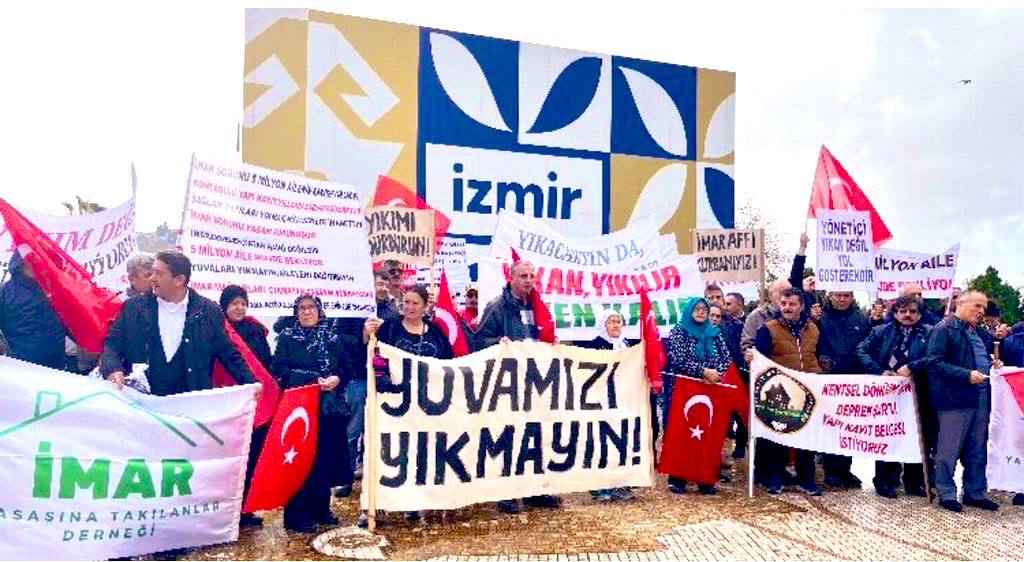 Yıllarca birikim yapıp başını sokacak bir yuva sahibi olan binlerce vatandaşımız, sadece imar yasasındaki boşluklar nedeniyle kendi tapulu evinde 'kaçak' durumuna düştü. Bu bir mülkiyet hakkı mücadelesidir! #İmarYasasıMağdurları <a href="/iytdernegi/">İMAR YASASINA TAKILANLAR DERNEĞİ TÜRKİYE</a> #YeniYıldaYapıKayıt