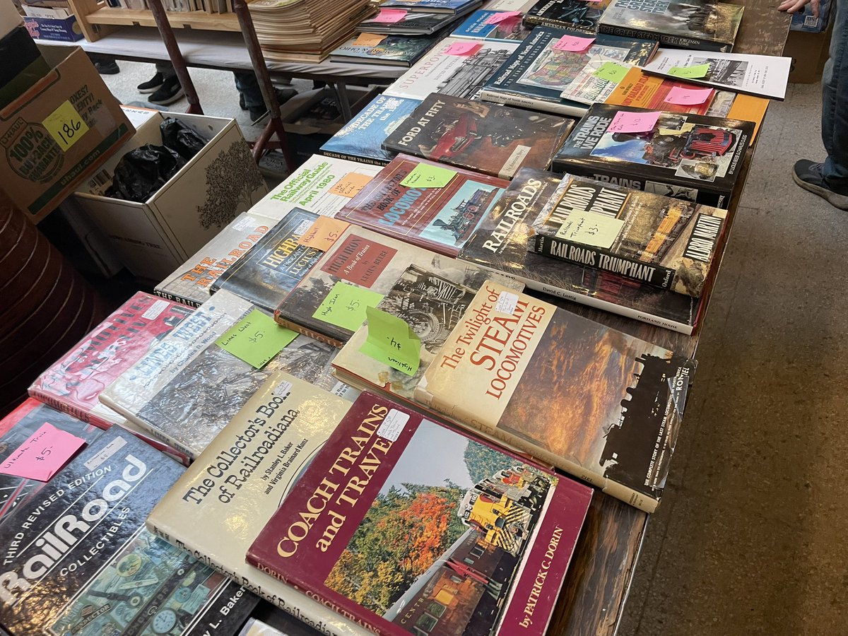 zhoucq2001's tweet photo. Utica Train Show https://t.co/ueHswRTW7X