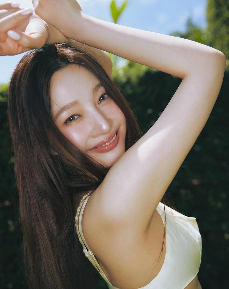 ChartsRV's tweet image. #JOY said she's been reading the script and working hard for the filming of the drama 'One of a Kind Romance'.