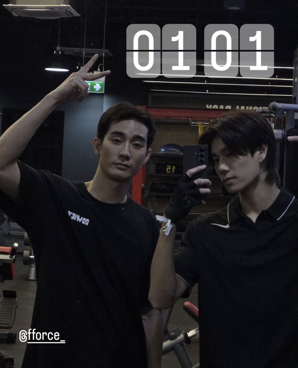 หะะ ตี1 ภูวินยังไปออกกำลังกายกับพี่ฟอสอยู่เลย ตาพี่ฟอสจาปิดแล้วนั่น นอนมั้ยยยยยย นอนเถอะะะะ เปนเจ้าฟ้าต้องฟิตขนาดนี้เลยหรอ555555555555555