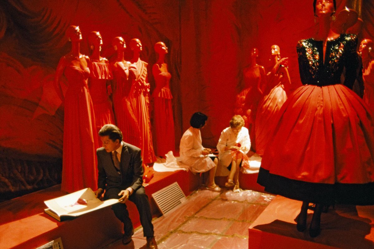 jacquemusx's tweet image. Valentino Garavani by Gianni Giansanti (1991) ❤️