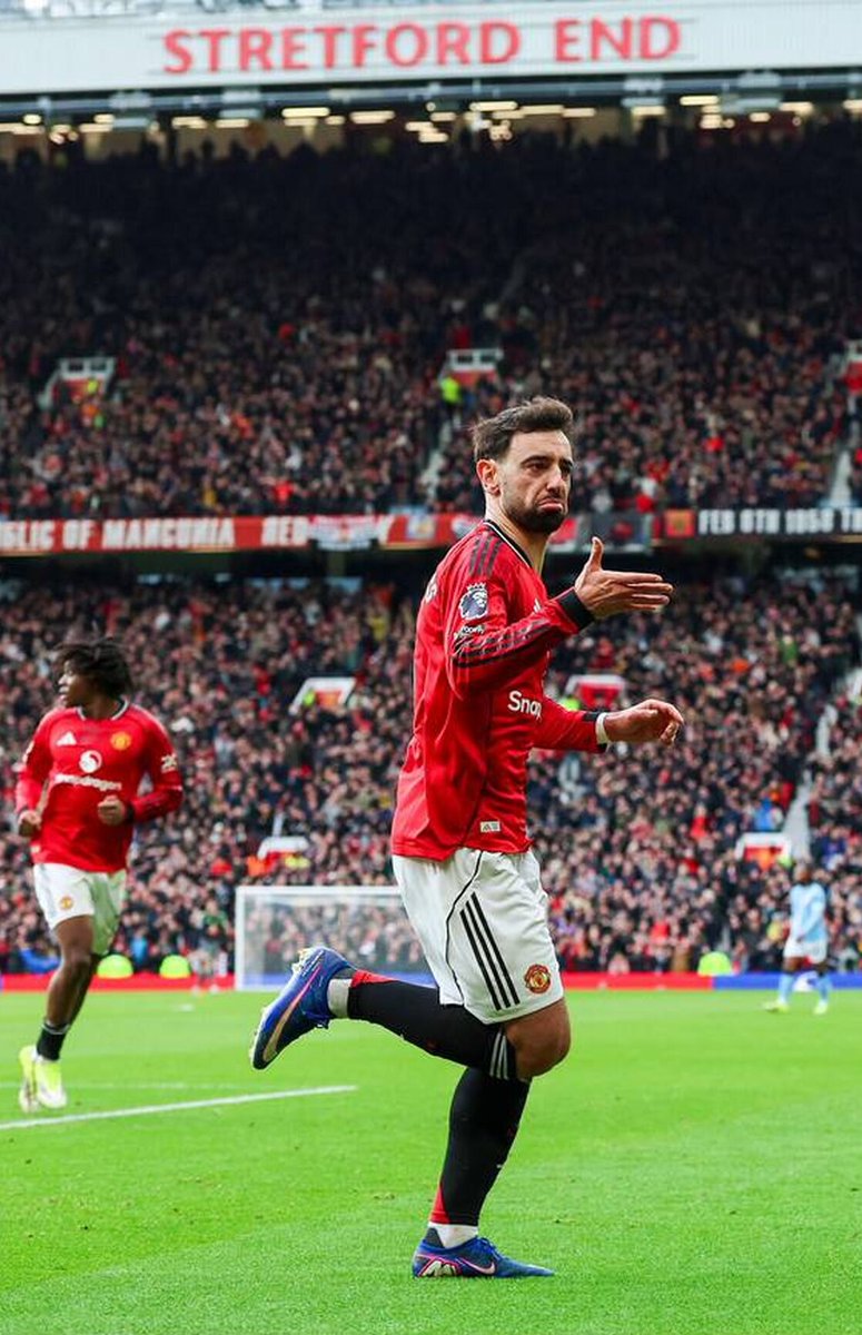 Bruno Fernandes est le premier joueur à créer quatre grosses occasions contre le Manchester City de Pep Guardiola en Premier League depuis 10 ans qu'il est en charge.

Il est également le seul à l'avoir fait contre n'importe quelle équipe cette saison. Et il l'a fait à deux