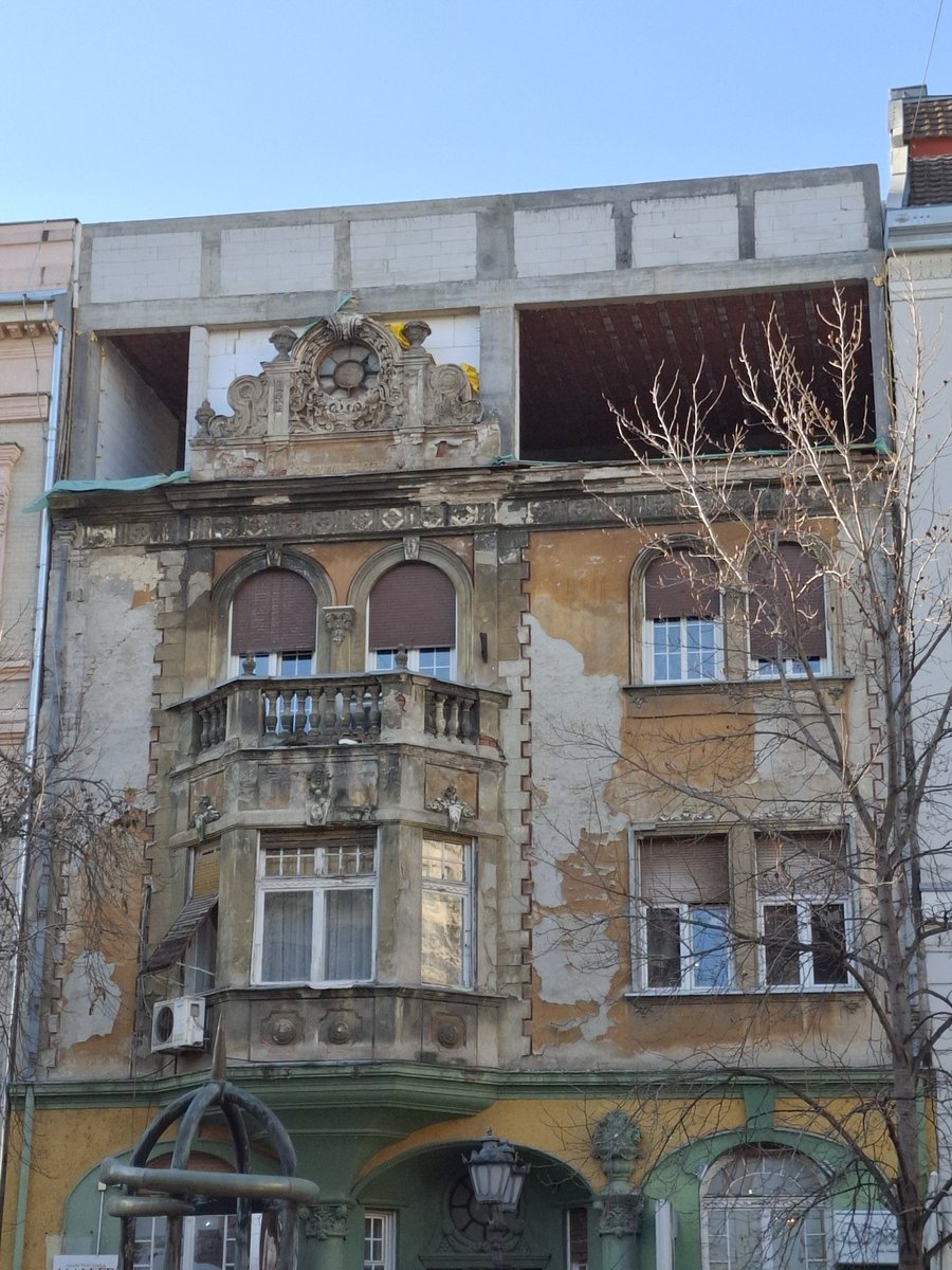 lonijevamama's tweet image. Firenca i Beč gledaju u pod i plaču. 
Novi Sad 👇, centar.