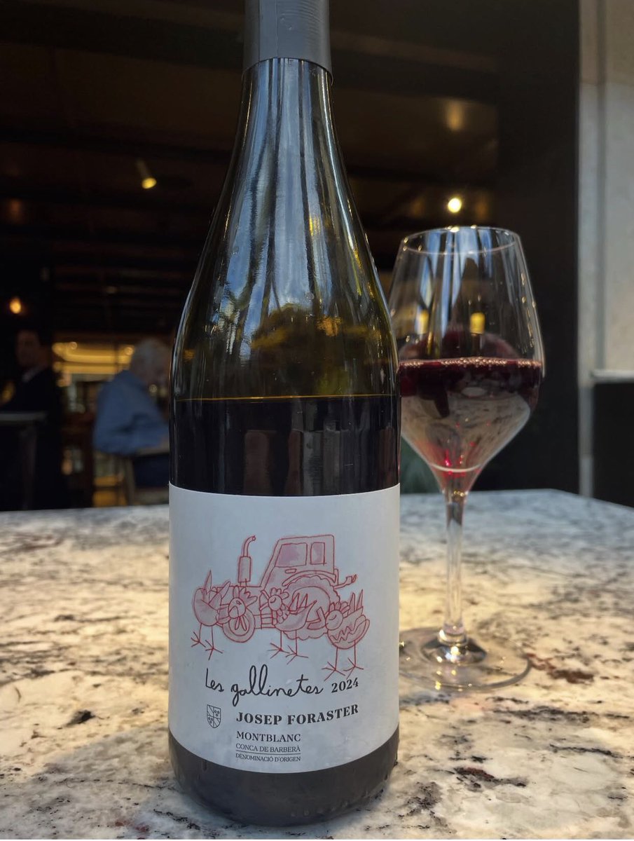 Fantástico como siempre Restaurante Sintonia 😍

Con su nuevo menú de mediodía nos acompaña un Les Gallinetes de <a href="/JosepForaster/">Josep Foraster</a> que nunca falla🍇👌🏼

Salud!🍷