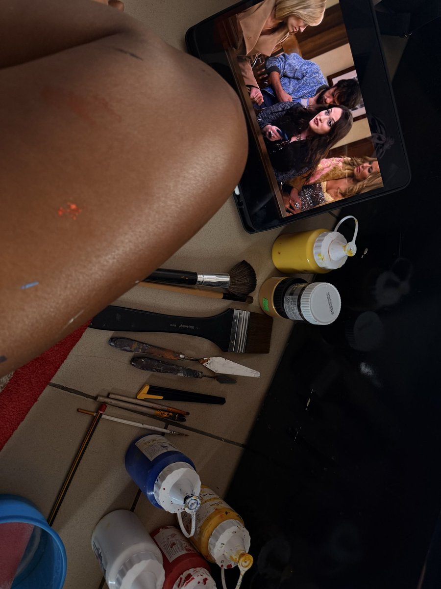 Of course I’m high on “2 broke girls” why I create✨