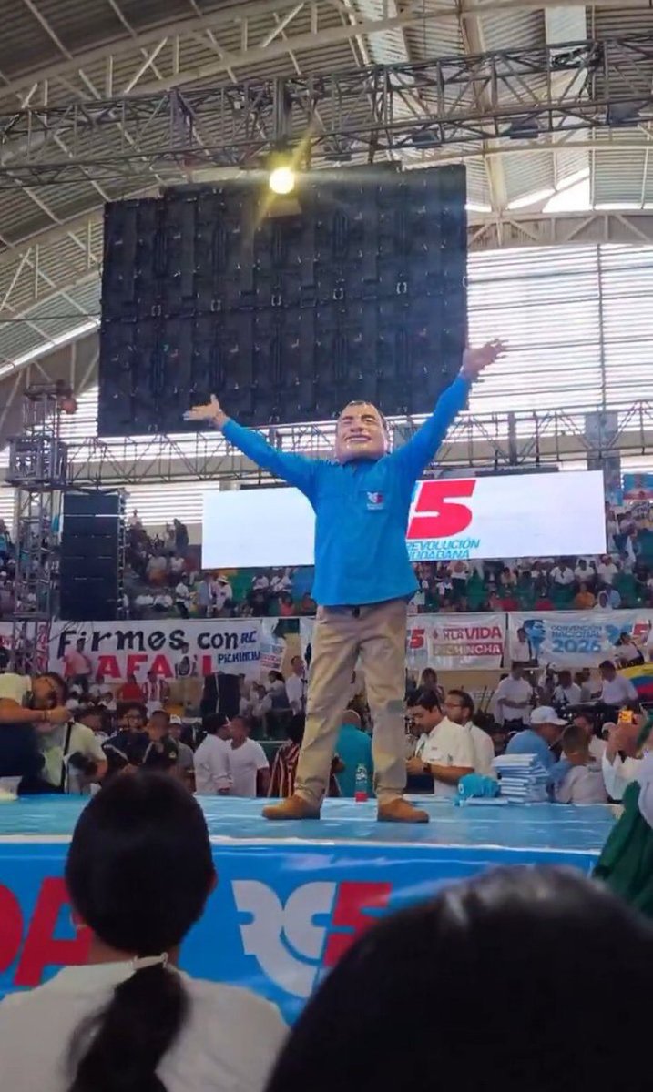 Del muñeco de cartón pasamos a la Máscara de Maric*n