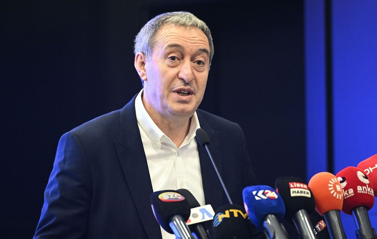 etkilihaberyeni's tweet image. Tuncer Bakırhan:

"Geniş muhalif camiaya seslenmek istiyorum.

Bugün Suriye'de eşitlik, hukuk, adem-i merkeziyetçilik, laiklik değerleri etrafında bir rejim oluşması için aktif mücadele etmeliler. Bugün Suriye'ye sessiz kalanlar, yarın Türkiye'ye etkilerini görünce itiraz etmek…