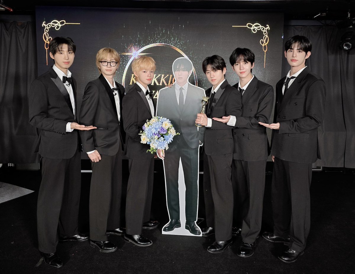 벨 🍓 tweet media