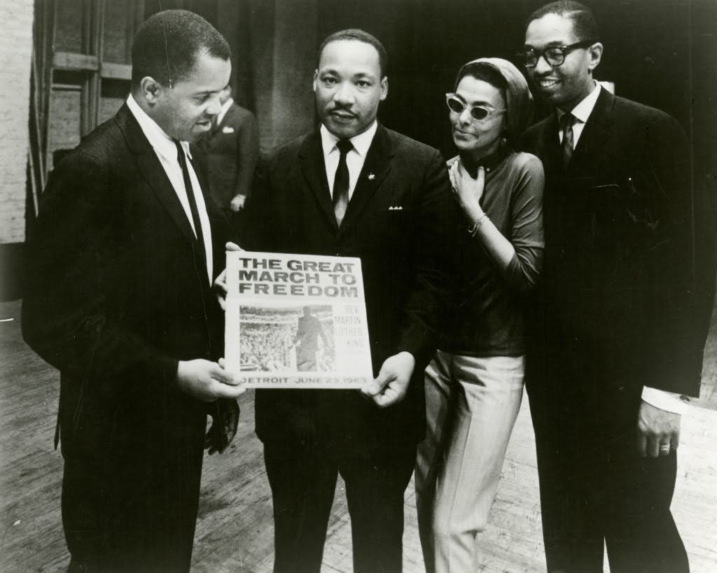 NewBlackMan's tweet image. #Motown Founder Berry Gordy, Jr. presenting Rev. Dr. Martin Luther King, Jr. with a copy of "The Great March to Freedom" recorded in Detroit in June of 1963 as Lena Horne and Dr. Billy Taylor look on.

#MLKDay