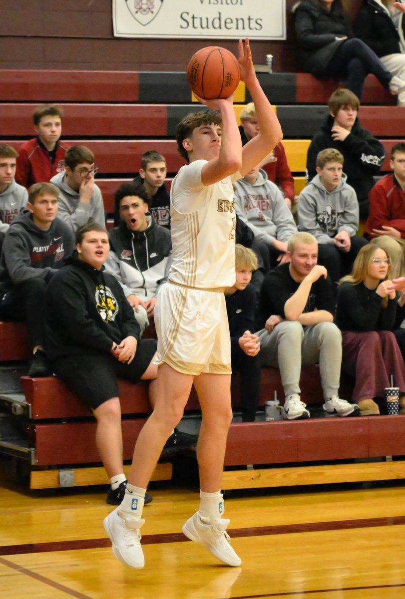 EdgemediaPro's tweet photo. Saturday afternoon on Monroe Street 🏀🔥Edgewood turned a 2-point halftime edge into a 68–55 win over Platteville with a strong second-half surge. Home court energy delivered. 💪 @Crusaders_ATH @EdgewoodHSMad #RollWood #WIAA See More Here: https://t.co/olNxyCTPcH https://t.co/qt05dW0W06