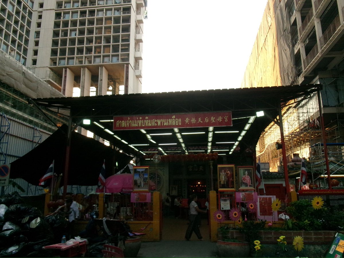 jellybeachh's tweet image. kodak w/ ศาลเจ้าแม่ทับทิม