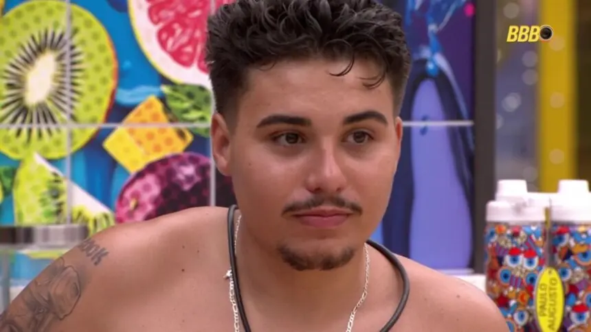 forumbunklr's tweet image. Pedro do #BBB26 é INTERNADO em Curitiba, de acordo com os familiares do brother.

"Ele está delirando! Não sabia que estava no BBB. Não reconheceu o pai e o irmão. Acha que está na França e que a filha já nasceu."