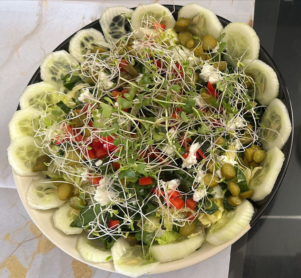 mificit's tweet photo. miren la ensalada que hicieron en mi casa :3333 https://t.co/jQCgWghbou