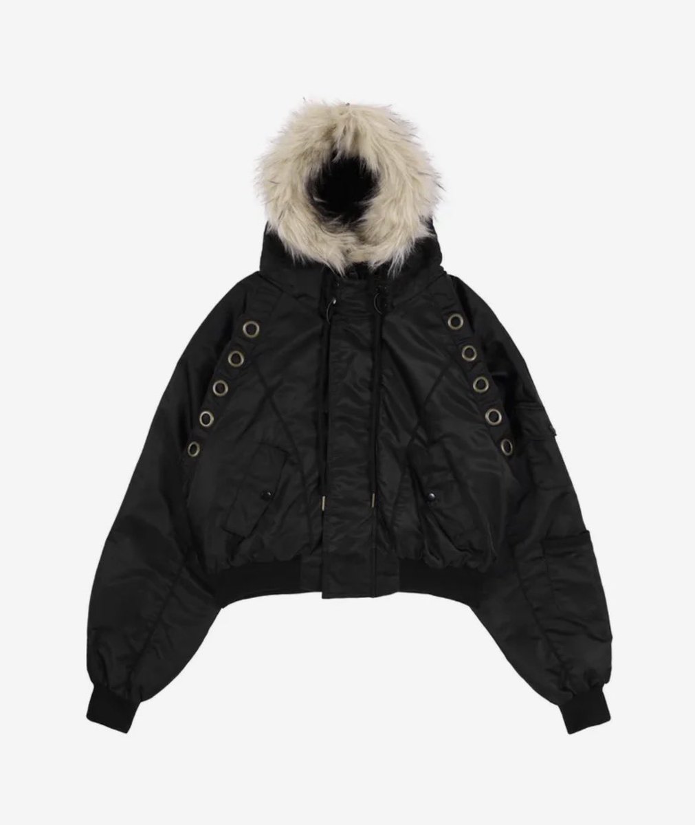 ILLIT・ミンジュが着用して話題になった 〈Fancy Club〉EYELET FUR MA