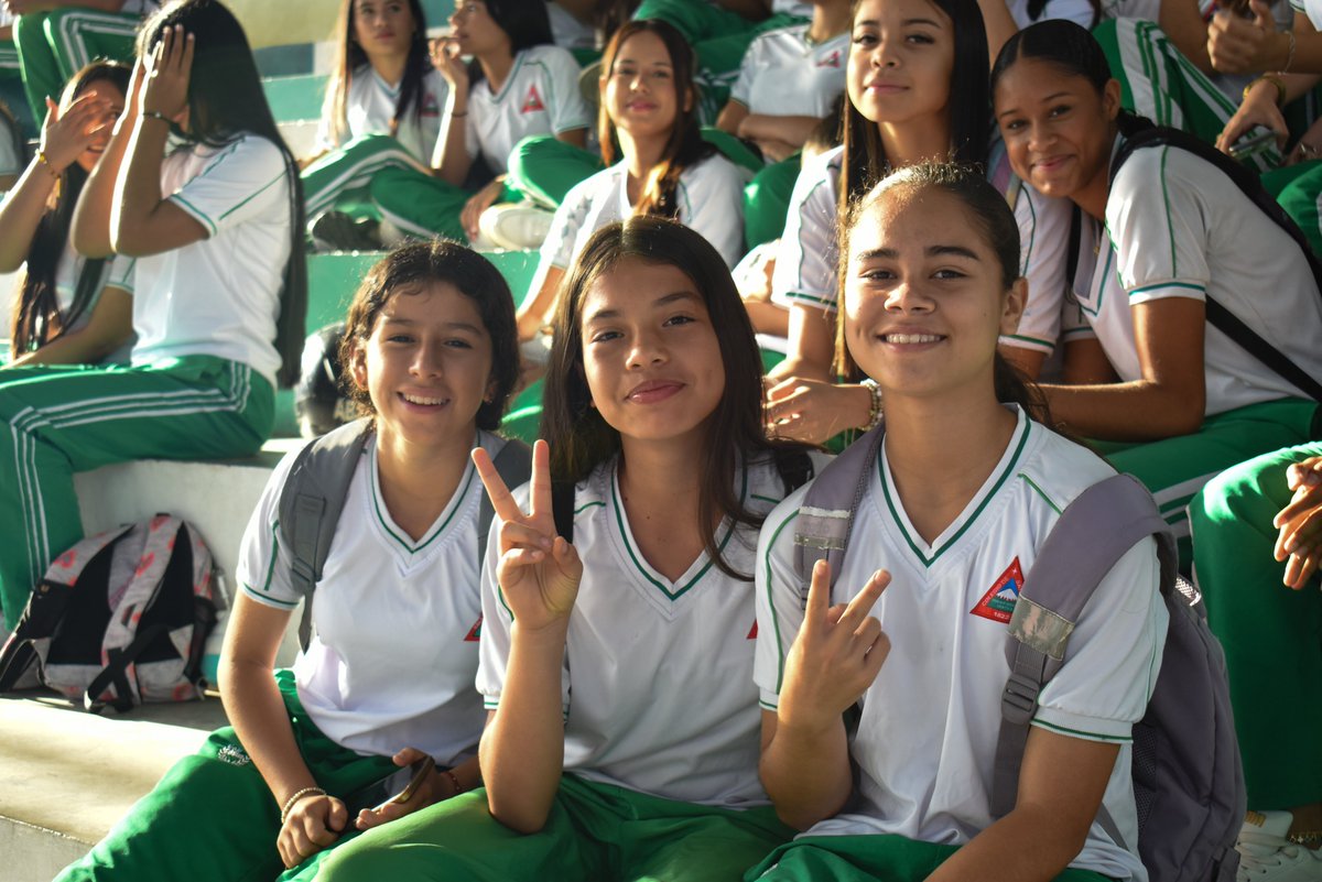 ¡Bienvenidos a clases! 🎉 Hoy recibimos a cerca de 60.000 estudiantes que inician un nuevo año escolar en colegios públicos. 🏫🎒 Junto a la <a href="/ProteccionPonal/">Policía de Protección y Servicios Especiales</a>  realizamos un recorrido por algunas sedes para motivarlos a seguir avanzando hacia sus sueños desde las aulas.