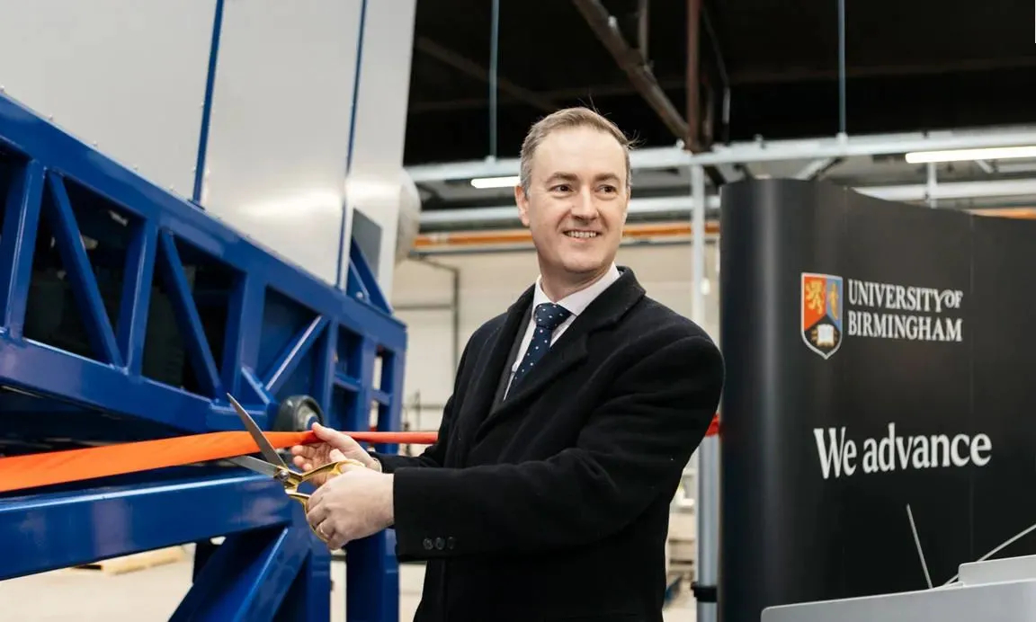 ElectronicsNews's tweet image. University of Birmingham launches rare earth magnet recycling facility 🔊✴️🇬🇧🇺🇸👏

@unibirmingham and #HyProMag USA aim to reduce the UK’s reliance on imports of rare earth metals, alloys and #magnets. #RareEarth

Opened by @ChrisMcDonaldMP 👉 electronicsweekly.com/news/business/…