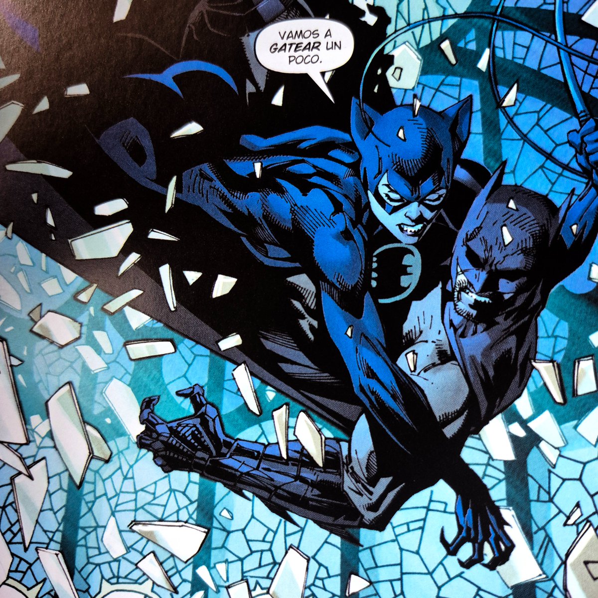 PaniniComicsEsp's tweet photo. 🌩️ALL IN BATMAN: HUSH II 4 y 5
#11del12 #15del1

¡Damian y Bane llegan al rescate! ¡Batgirl y Catwoman le plantan cara a Batman! ¿Es paranoia no confiar en nadie cuando te enfrentas a Susurro? ¿O tiene razón la Batfamilia y Bruce está perdiendo la cabeza?

Con Batman vol. 3, #161 y #162 USA. Por Jeph Loeb @jephloeb3, Jim Lee @jimlee, Scott Williams @scottwilliamsinks y Alex Sinclair @sinccolor.

+info:
4: https://t.co/nkcYh8jz2L
5: https://t.co/dyIHR3i0Qo

#PaniniDC #Batman #HushII #Susurro #Batgirl #Catwoman #Nightwing #Cazadora