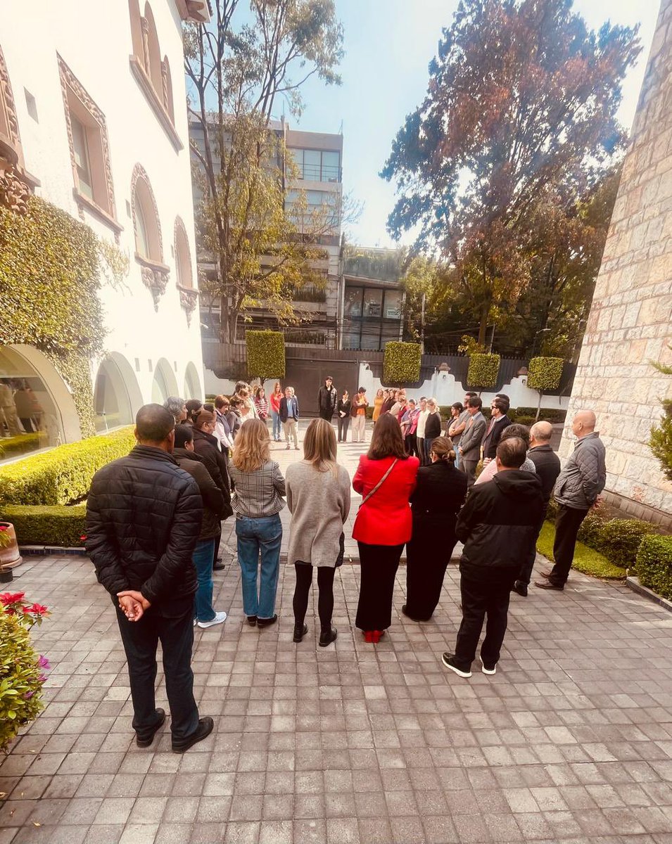La Embajada 🇪🇸 guarda un minuto de silencio por las víctimas del accidente ferroviario en Córdoba, España.  

Las banderas permanecerán a media asta desde esta noche y hasta el próximo jueves.