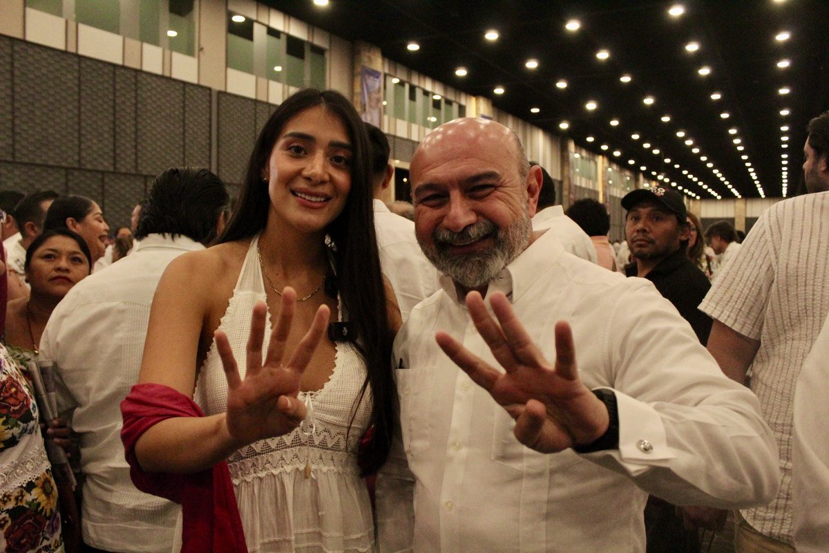 Un placer saludar y conocer a una destacada mujer comunicadora y emprendedora exitosa de México, <a href="/juncalssolano/">Juncal Solano</a>, que a través del canal El Charro Político y sus redes sociales personales habla sobre temas de gran interés para la sociedad mexicana.