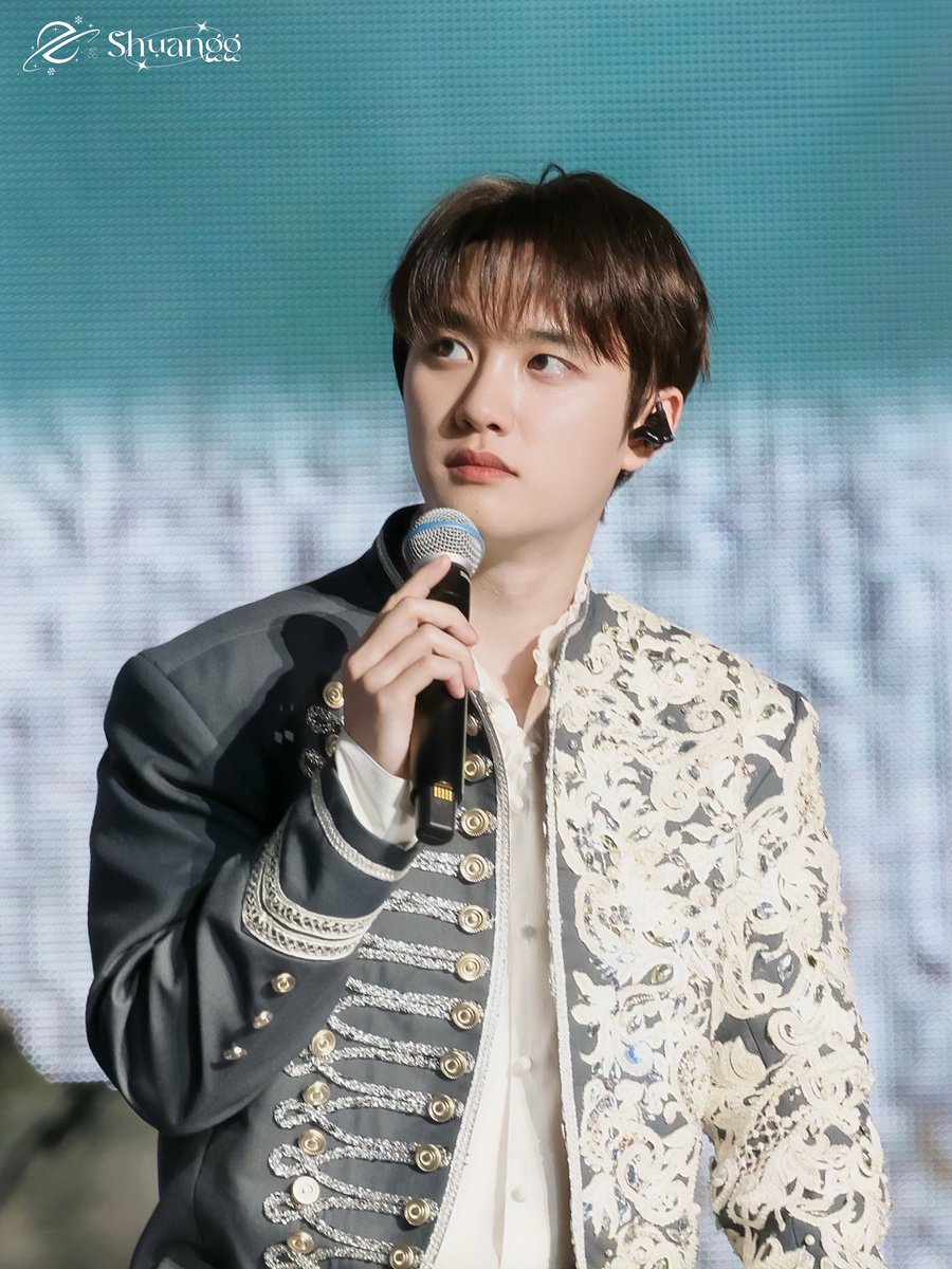 HeavenlyBaekSoo's tweet photo. My kind of prince...He's glowing 😳 https://t.co/roUIJglrHP