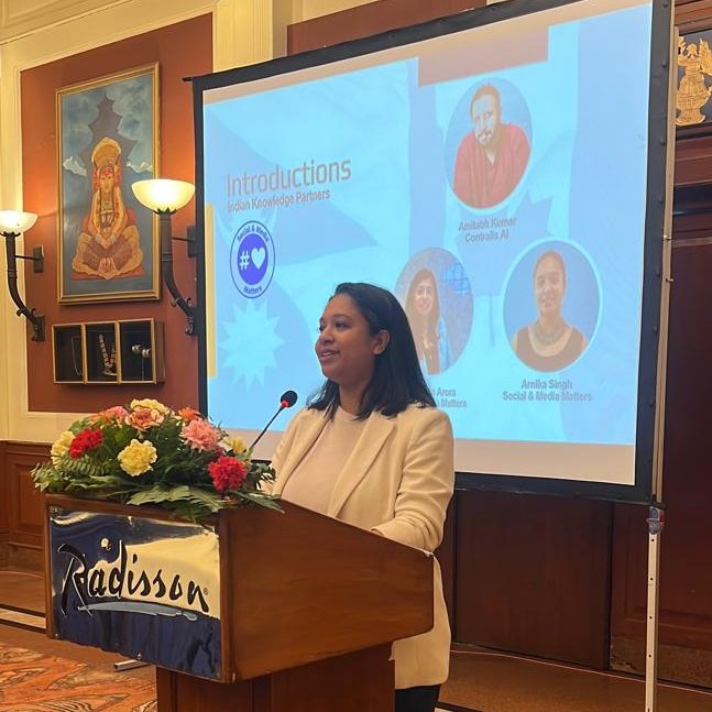 SociallyBlog tweet media