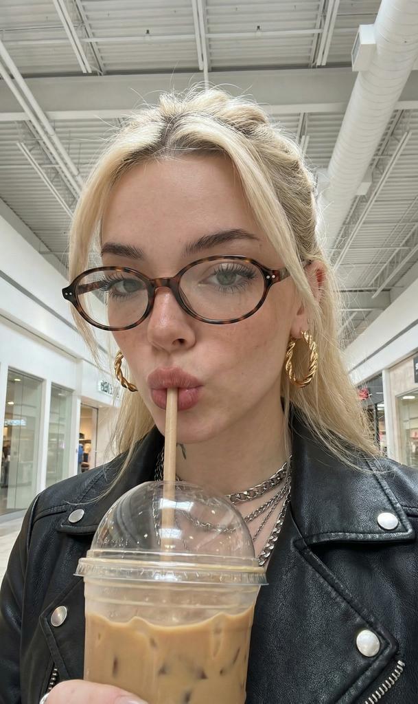 frea_AI's tweet image. Running errands today
#busy #Coffee