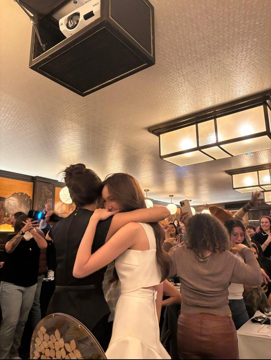 Englotinha| FILHA DE MÃES CASADAS tweet media