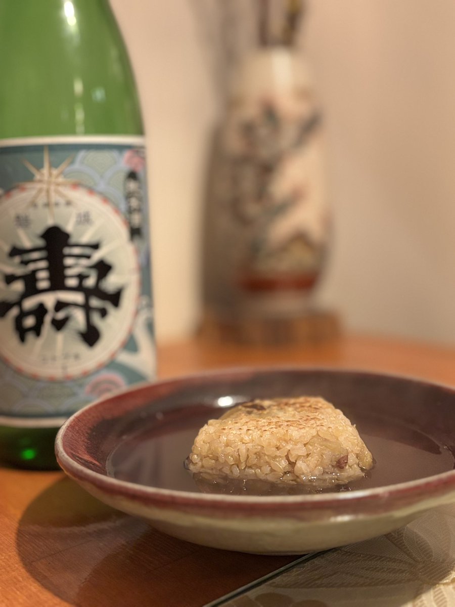 〆じゃない。これは“はじまり”の一杯
玄米さつまいも焼きおにぎりを、
お茶漬けでさらり
そこに日本酒を重ねると、香ばしさと甘み、出汁の余韻がじわっと広がる
静かに満たされる夜、あります

I love出汁と燗酒
日本酒bar畠山

通常営業
平日 18:00〜3:00
火　18:00〜24:00
土・日・祝 15:00〜24:00
