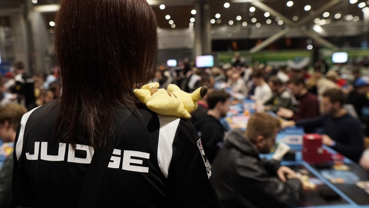 fanfinity_pkm's tweet photo. JUDGE! 

...

Can the Birmingham Pokémon Regional Championships be here already? Please? c: https://t.co/jktAYHvgWu