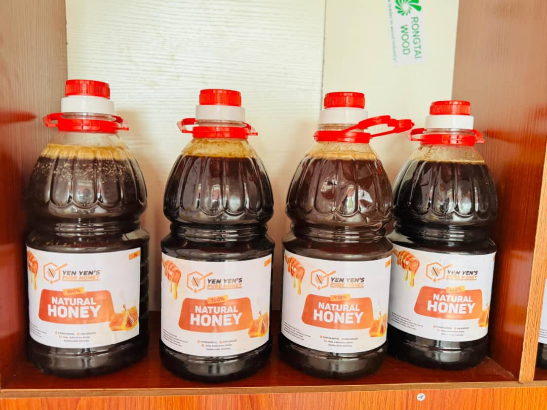 yenyenpurehoney's tweet photo. Dan allah don't skip without a single retweet for my hustle please🙏🙏
May God bless u as u hit

I sell pure honey 7000 per liter

We now give our honey in wholesale incase u have a shop, supermarket or wants to be a distributor 

And we are thrilled to inform u that we are now registered with NAFDAC

Our honey is available in packs... 
350ml   pack of 12  ₦33000
500ml   pack of 12  ₦39000
1 liter      pack  of 6   ₦39000
Delivery nation wide

07030458606