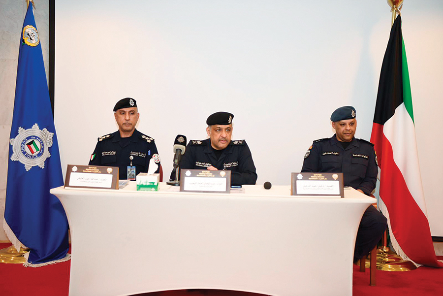 الوهيب: الالتزام بأعلى معايير الانضباط والاحترافية وتمثيل الكويت بالشكل المشرف - وكيل «الداخلية» اجتمع برؤساء القطاعات المشاركة في تمرين «أمن الخليج العربي 4» بقطر الشقيقة 